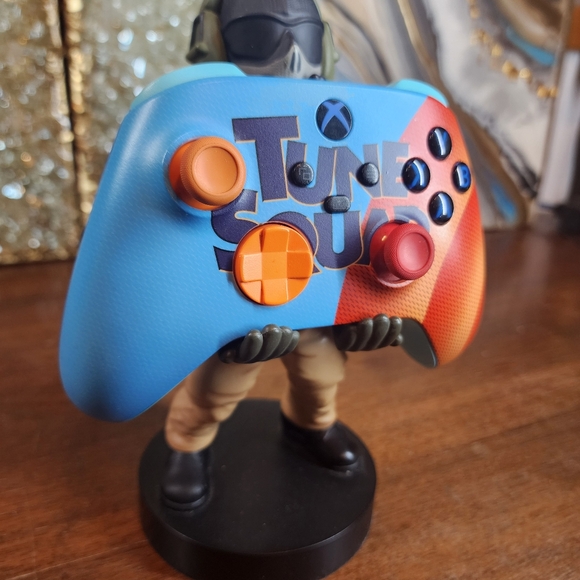 Microsoft Xbox Series X Space Jam Tune Squad Limited Edition Wireless Controller - Picture 3 of 4